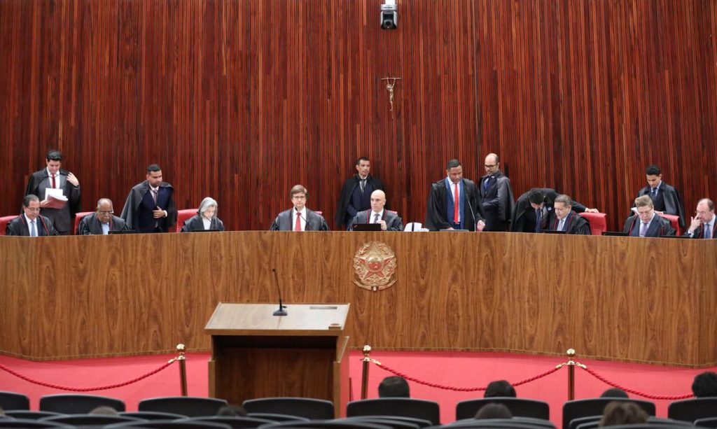 Senadores Mara Gabrilli (PSDB-SP) e Flávio Bolsonaro (PL-RJ) e a deputada Carla Zambelli (PL-SP) perdem R$10 mil para Lula. 