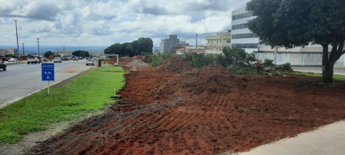 Início das obras de escavação das alças do Viaduto do Riacho Fundo - duas pistas subterrâneas
