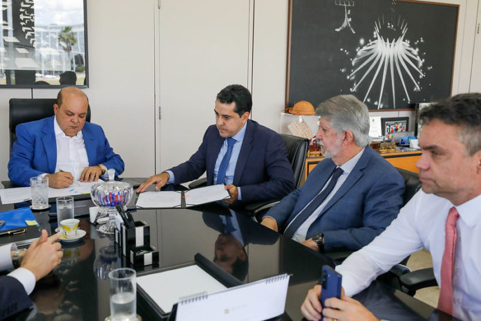 Ibaneis nomeia novo secretário de Saúde, presidente do IGESDF e 200 médicos para reforçar atendimento