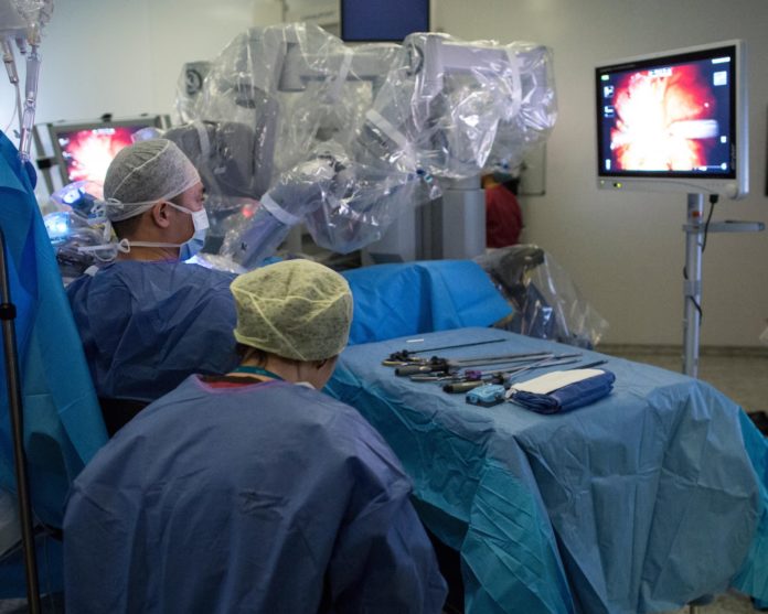 Milhões de pessoas farão cirurgia robótica para reduzir listas de espera no Reino Unido - Brasil na retaguarda