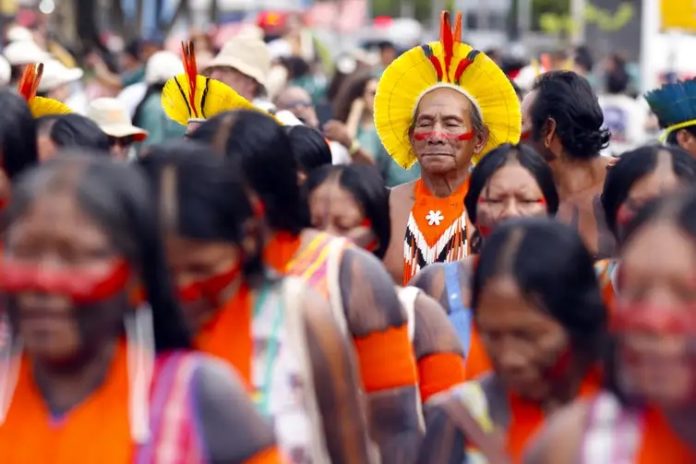 Marcha pelo Clima reúne 70 mil e leva força amazônica às ruas de Belém