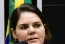 Vá procurar o que fazer, deputada: tornozeleira rosa expõe política de aparência e desvia foco do combate real à violência doméstica