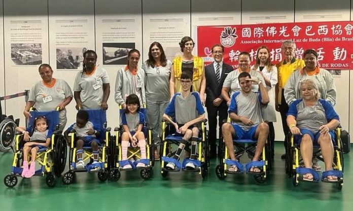 Ação solidária de Taiwan chega ao DF com entrega de cadeiras de rodas no Hospital Sarah