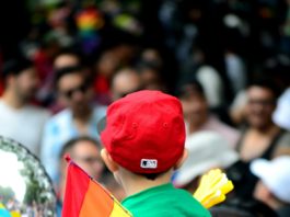 Câmara de SP aprova projeto que pode inviabilizar Parada LGBT nos moldes atuais e proibir presença de menores