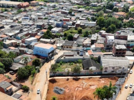 Transformação na Vila Cauhy com pavimentação de ruas e reforma da praça central