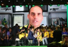 Bastidor | Convite de Eduardo Bolsonaro a Milei para eventual posse de Flávio arranca sorriso discreto de Lula